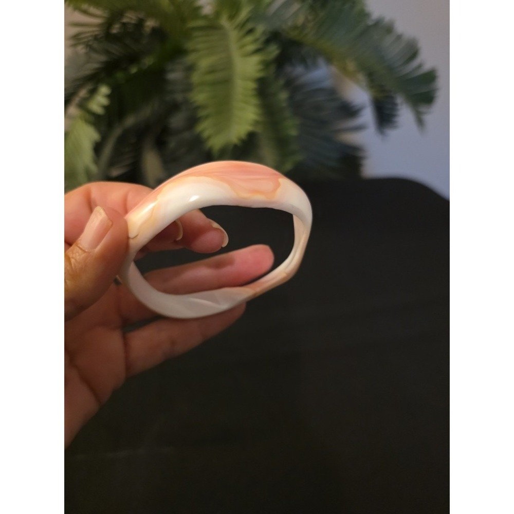 VINTAGE BLUSH PINK CONCH PEARL SHELL CARVED ASYMMETRICAL BANGLE BRACELET UNIQUE